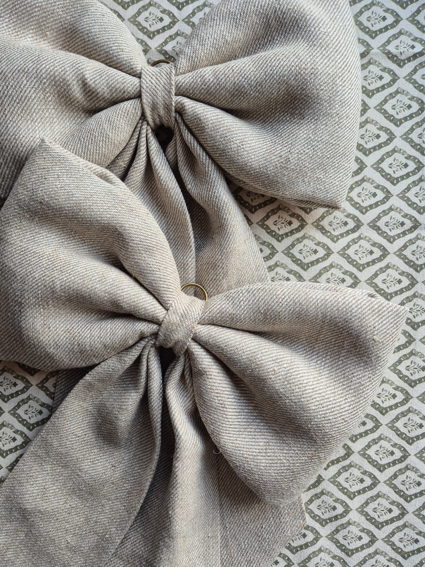 Oversized Linen Bow | Astrid Oatmeal - AVLEN