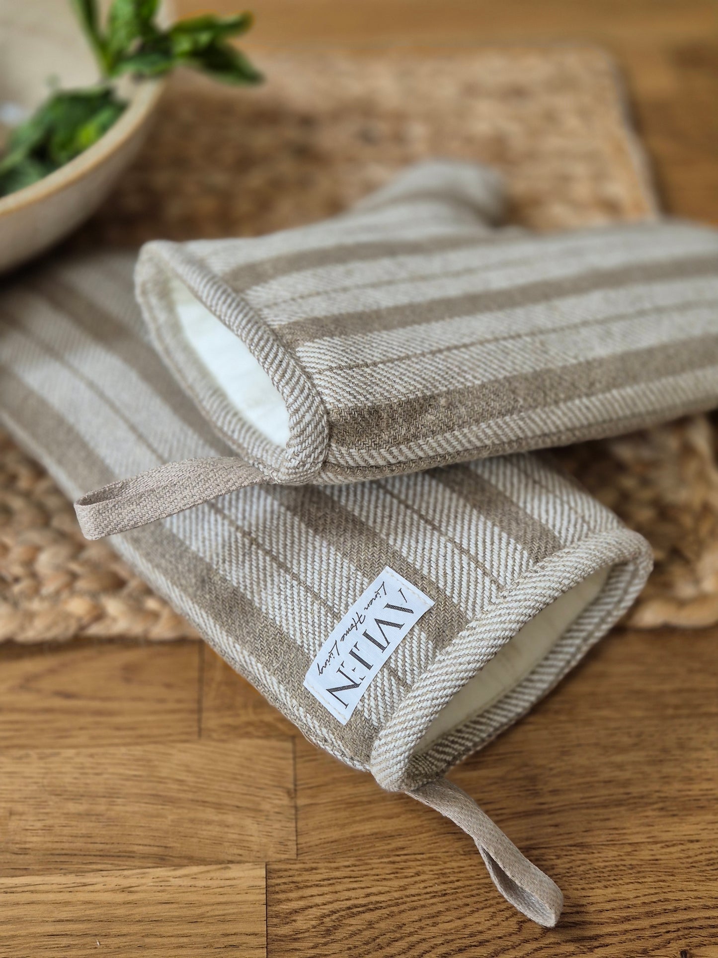 Striped linen oven gloves