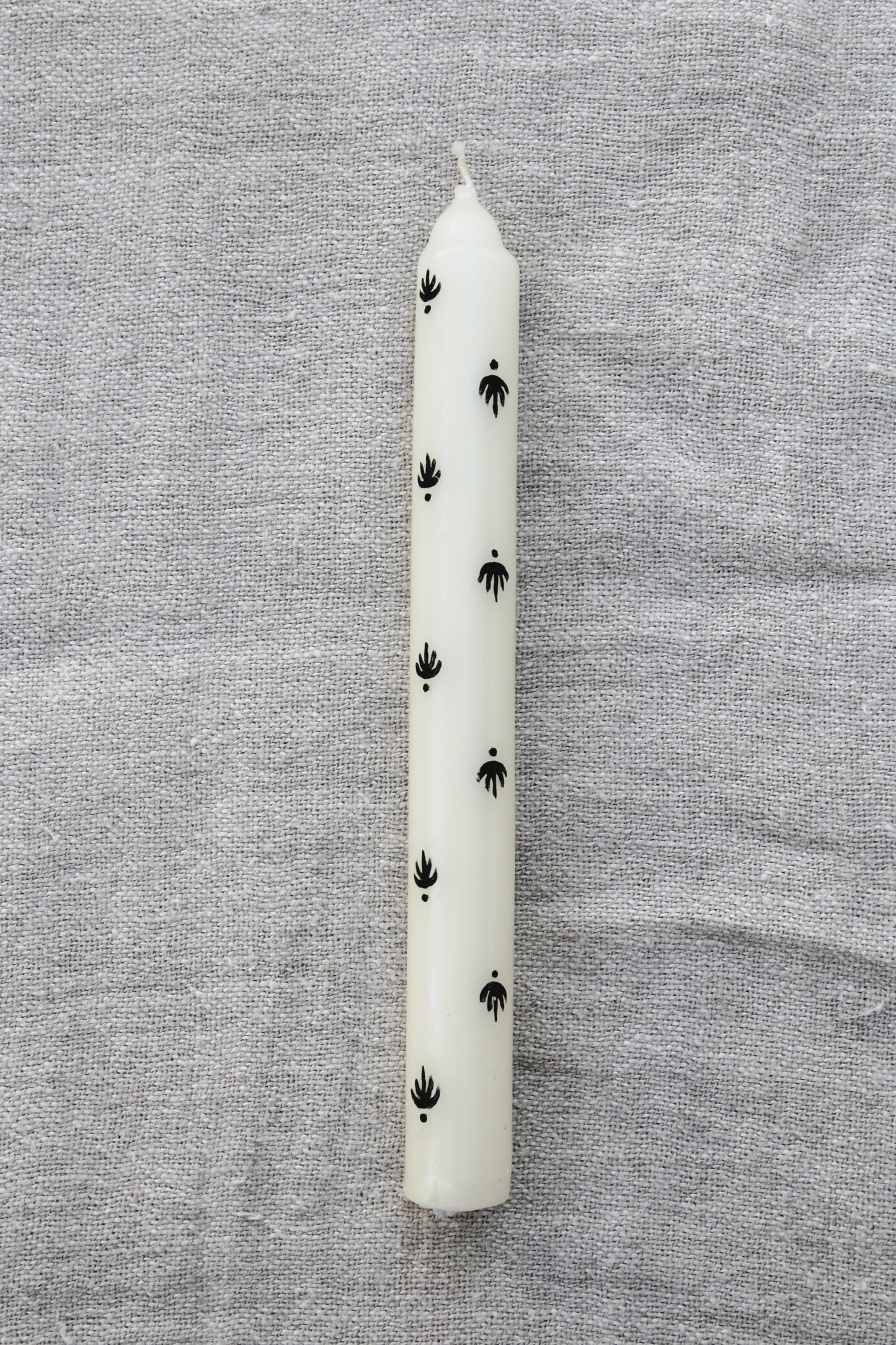 Dainty black print | Hand painted candle - AVLEN