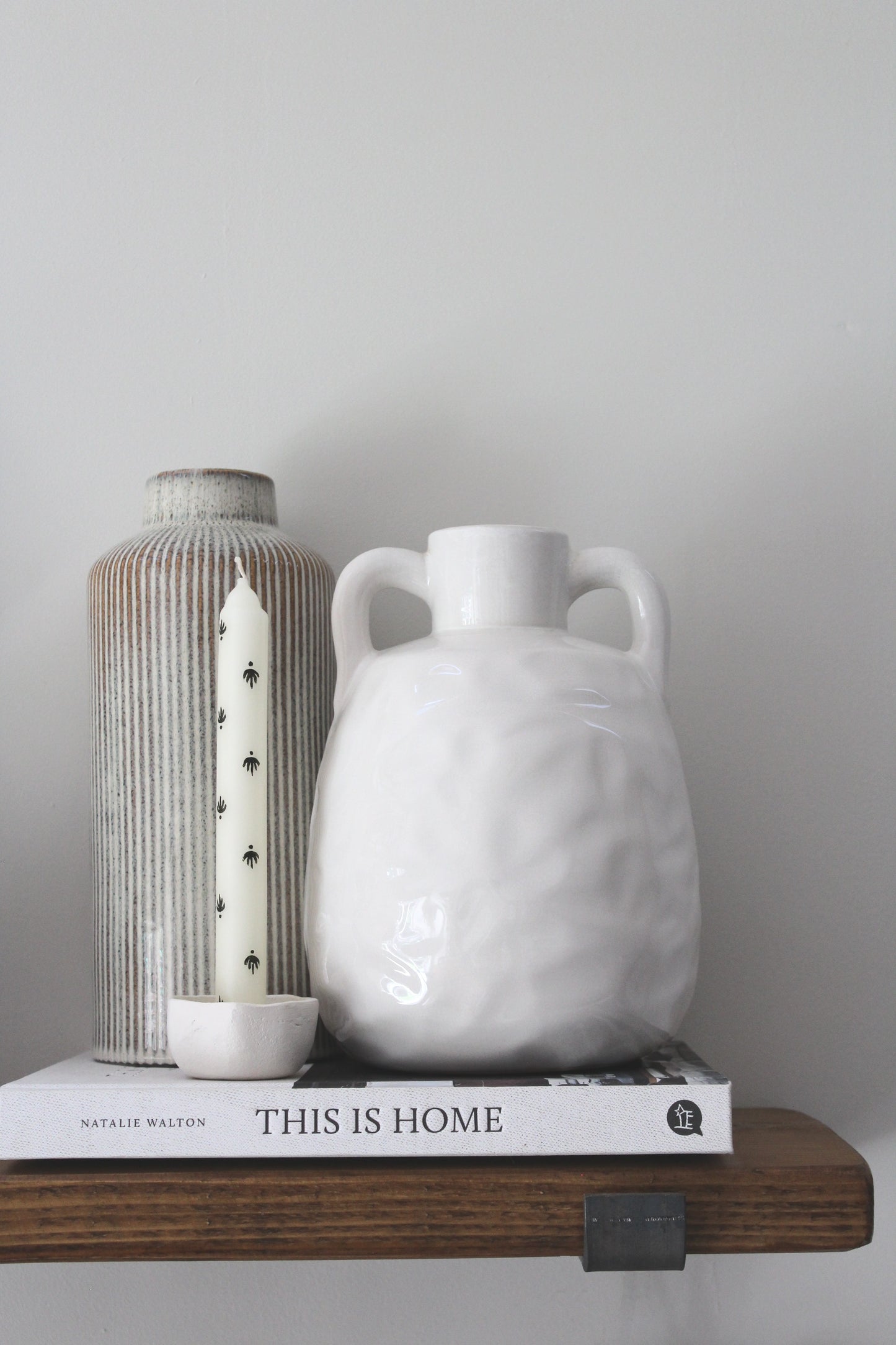 Dainty black print | Hand painted candle - AVLEN