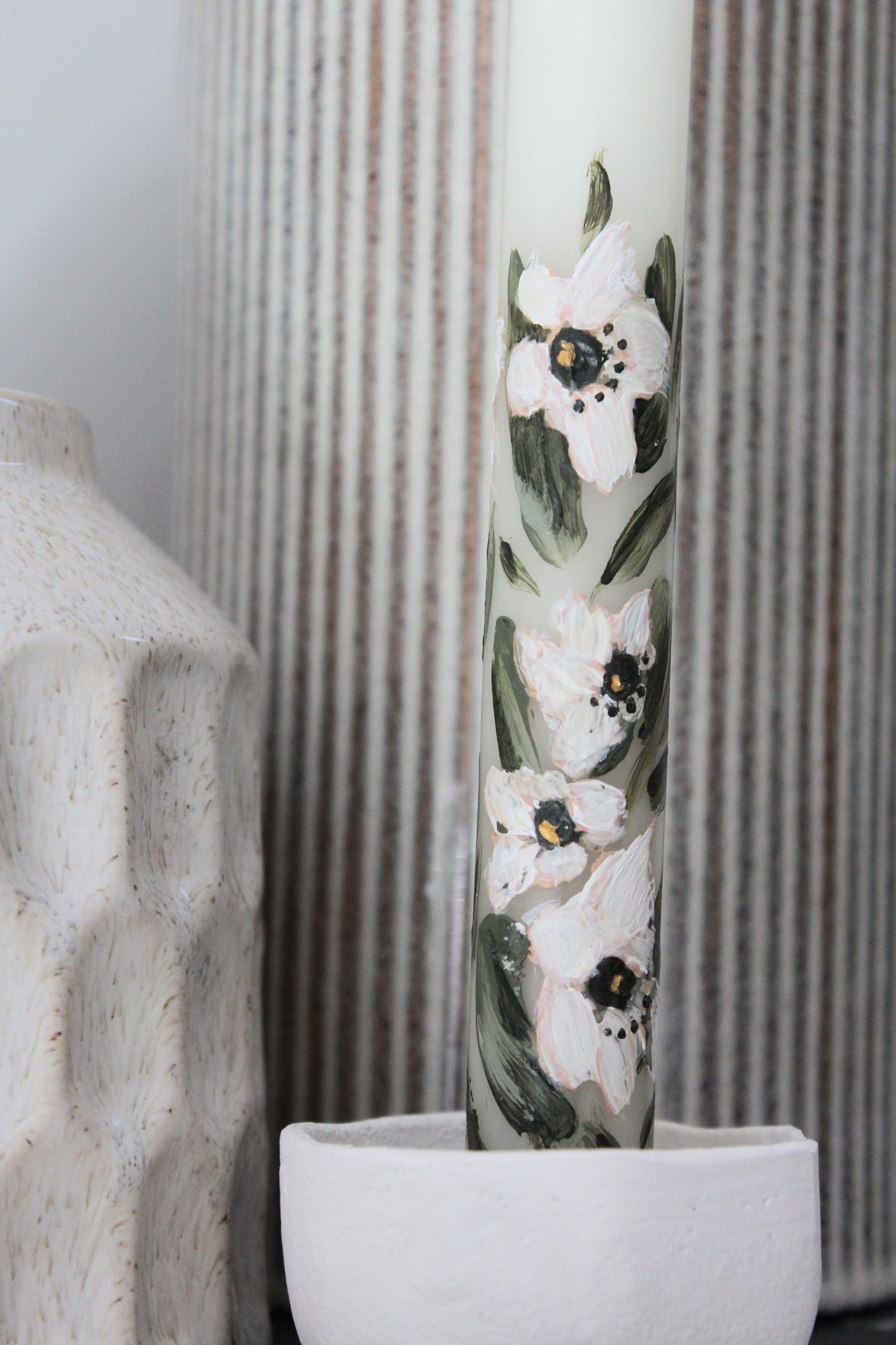 White Magnolias | Hand painted candle - AVLEN