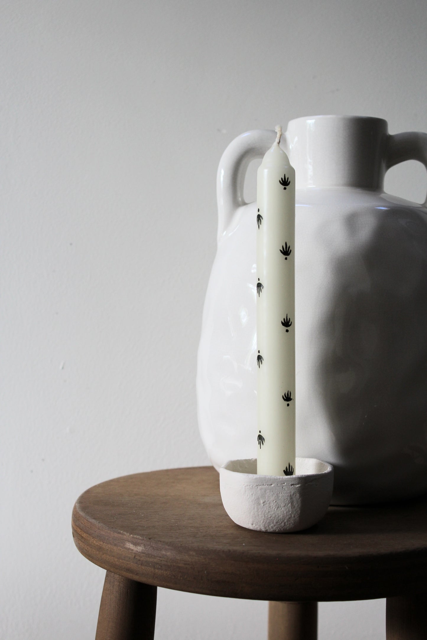 Dainty black print | Hand painted candle - AVLEN