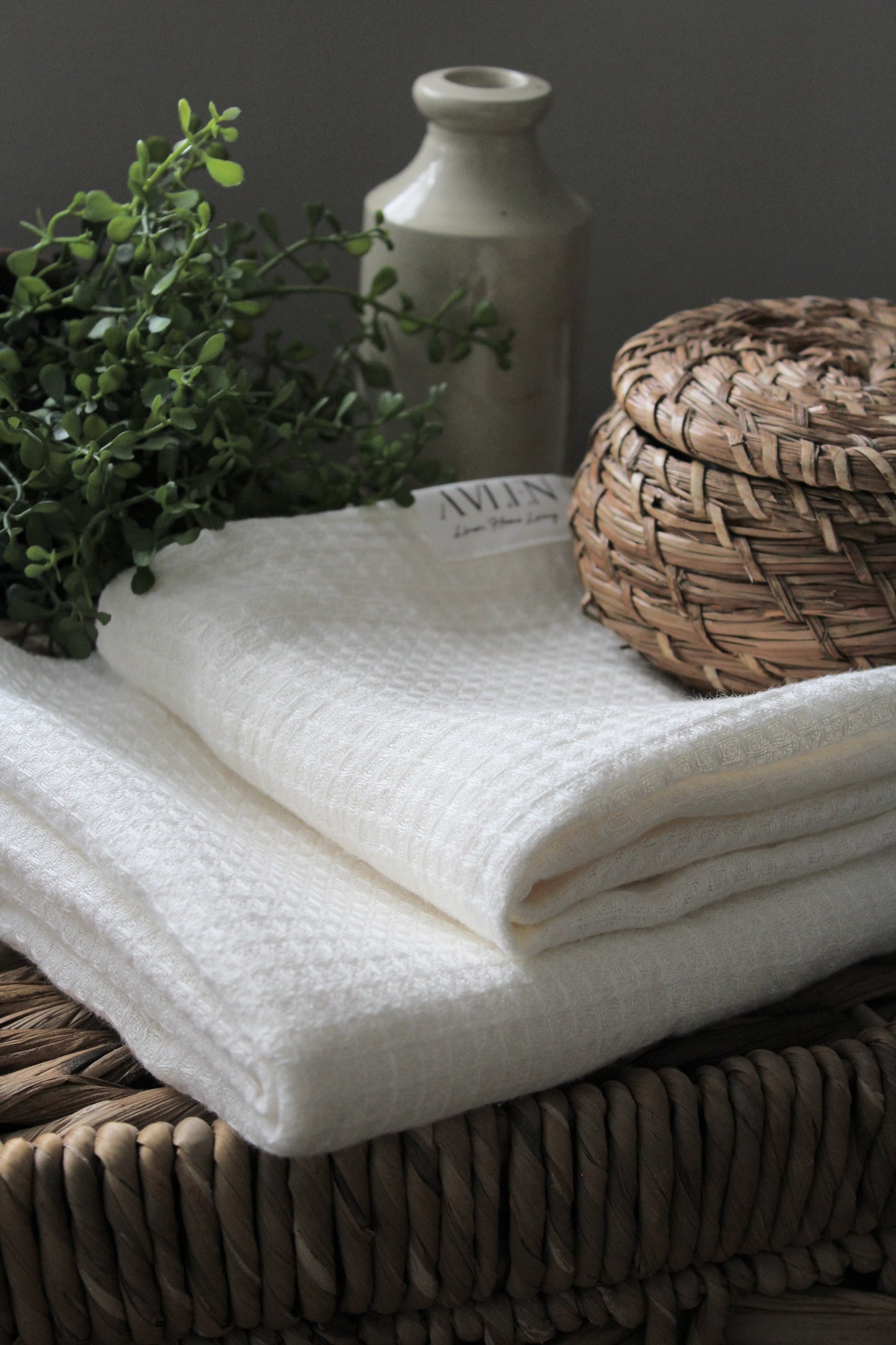 NEW | Waffle Ecru Linen Bath Towel - AVLEN