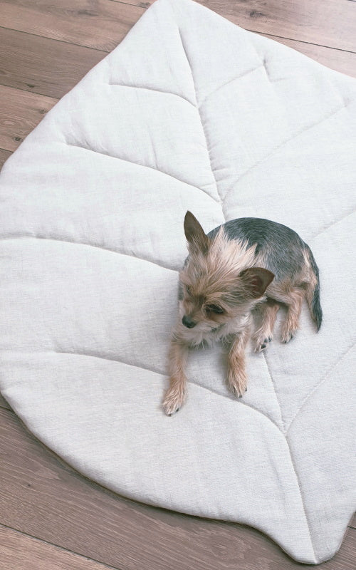 Oatmeal Quilted Linen Leaf Mat - AVLEN