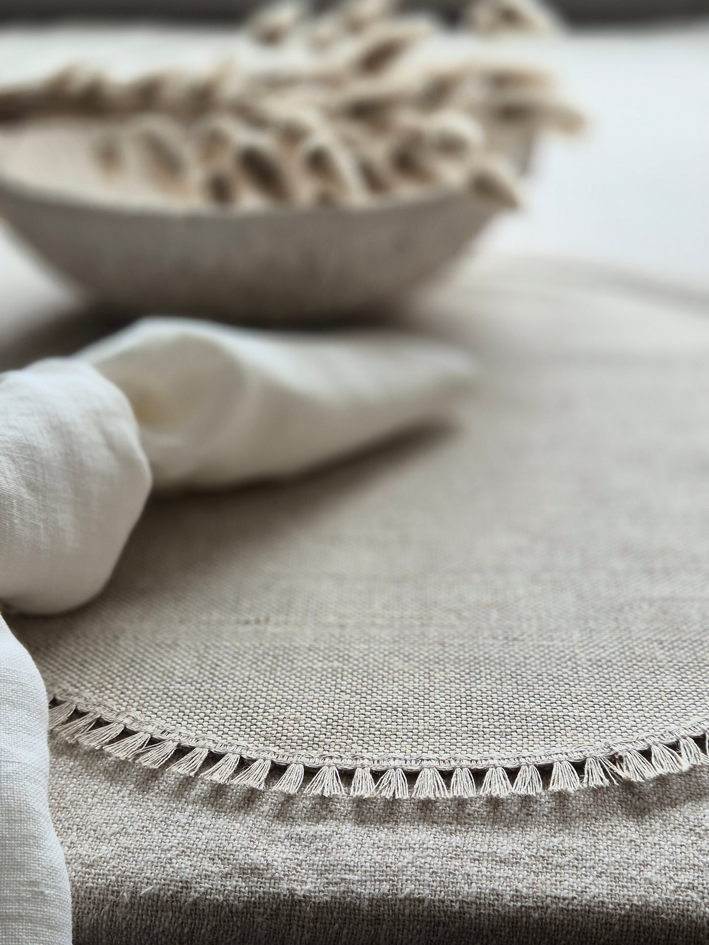 Sara Linen Round Placemat - AVLEN