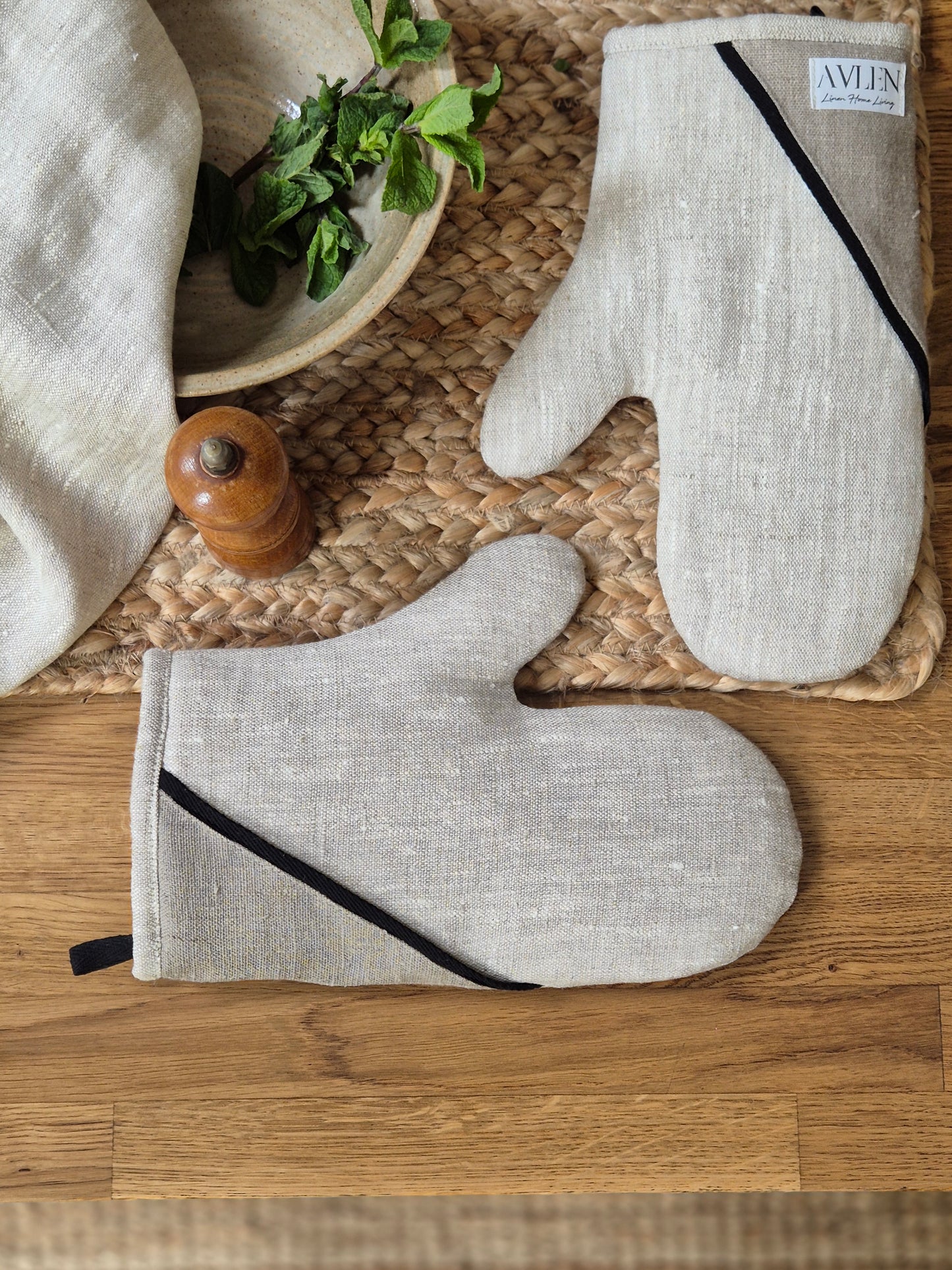 Oatmeal linen oven gloves